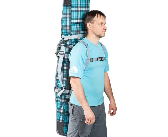 Чехол-рюкзак для сноуборда «Фьюжн» 165 см у мужчины за спиной