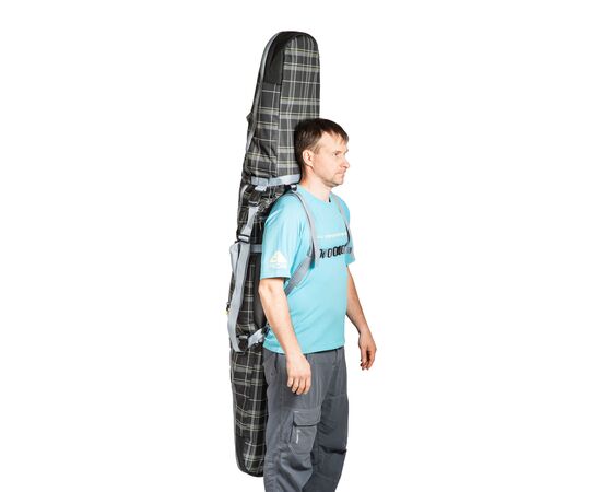 Чехол-рюкзак для сноуборда «Фьюжн» 175 см у мужчины за спиной