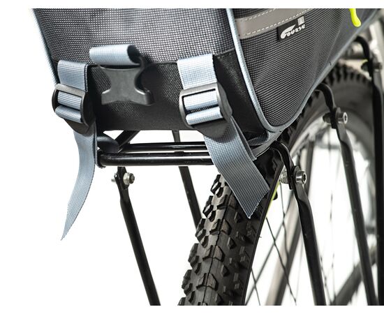 Фото крепления сумки Course «Джаст-2» к багажнику велосипеда стропами с застежками