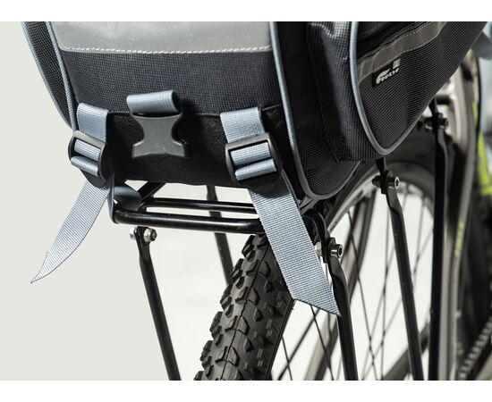 Фото крепления велосумки Course  «Джаст-3» к багажнику велосипеда с помощью строп с застежками